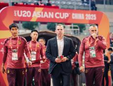 中国足球队在亚洲比赛中斩获冠军荣誉