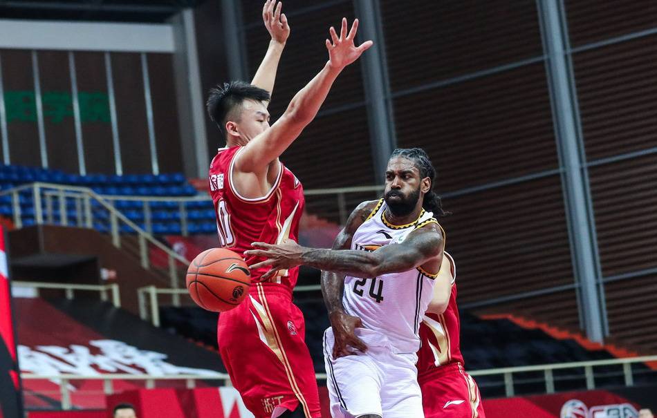 今晚CBA季后赛前瞻：早田希娜伤情更新，广东男篮冲击连胜纪录(早田希娜的脚丫)